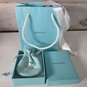 Tiffany & Co. Elsa Perettio Teardrop ring Size 5 Bag & Box Included